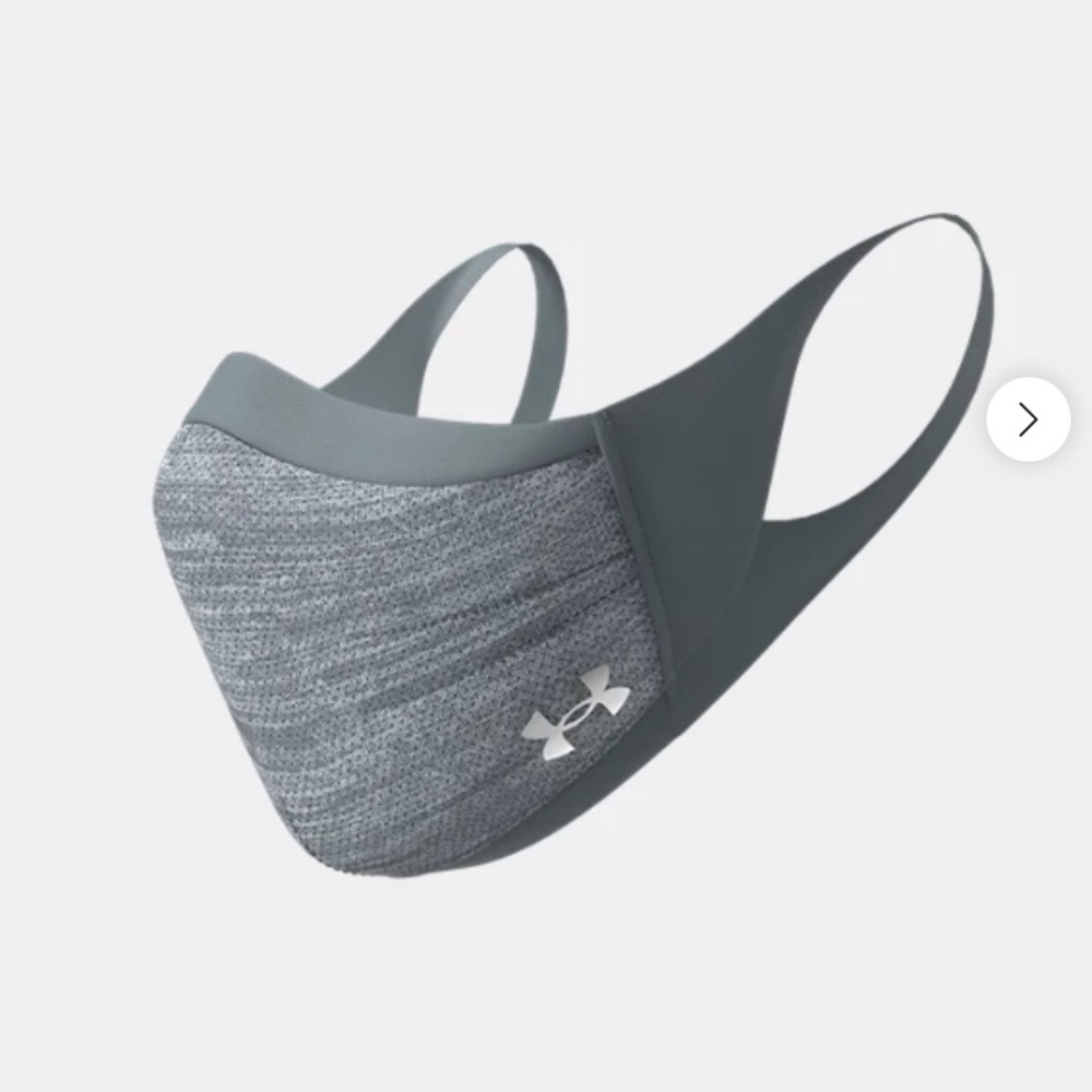 BNIB NEW UnderArmour mask in sz S